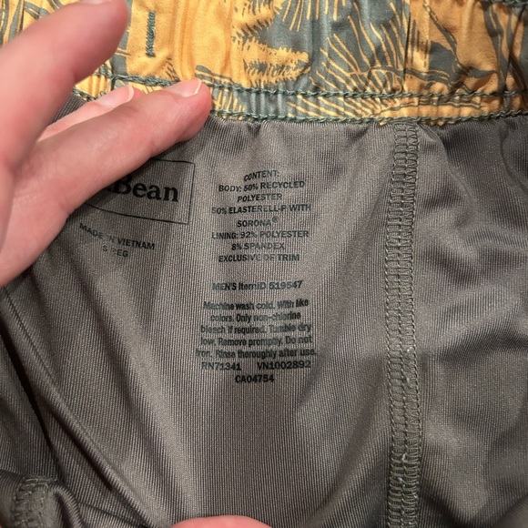 L.L. Bean Men’s Swim Trunks Size Small Yellow Print Lined - Picture 6 of 7